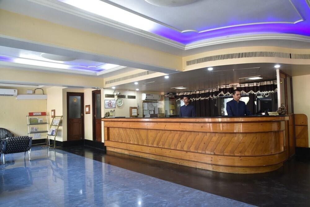 Hotel Rajhans International