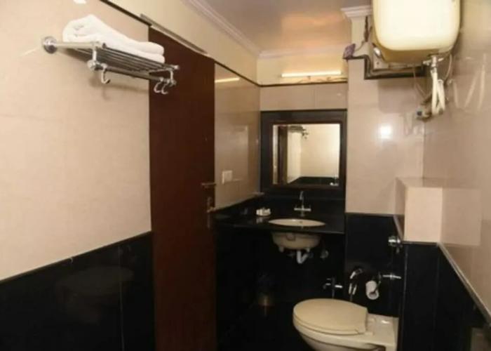 Hotel Rajhans International