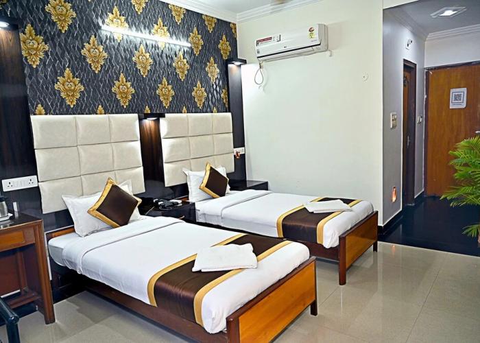 Hotel Rajhans International
