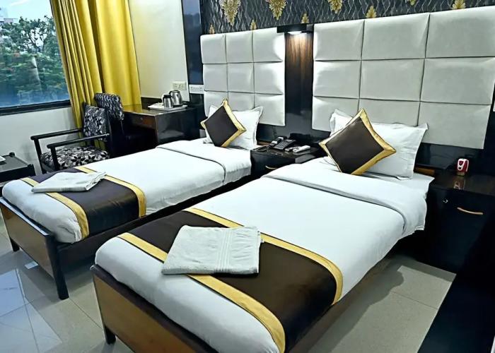 Hotel Rajhans International