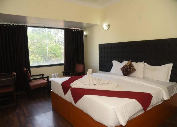 Hotel Rajhans International
