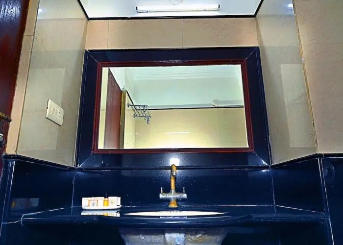 Hotel Rajhans International