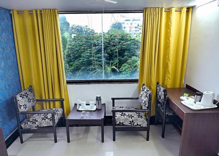 Hotel Rajhans International