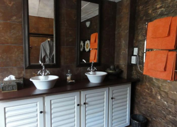 Ama Zulu Guesthouse and Safaris