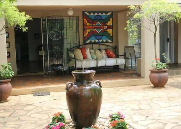 Hlulala Guesthouse
