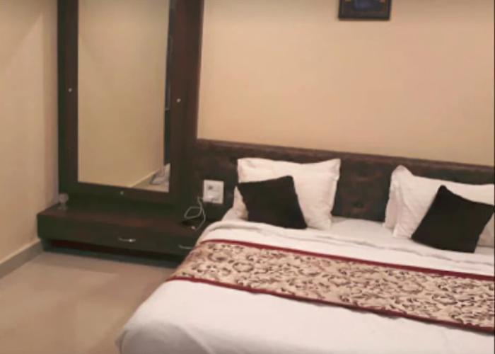 Hotel Saroj Sagar - Sagar