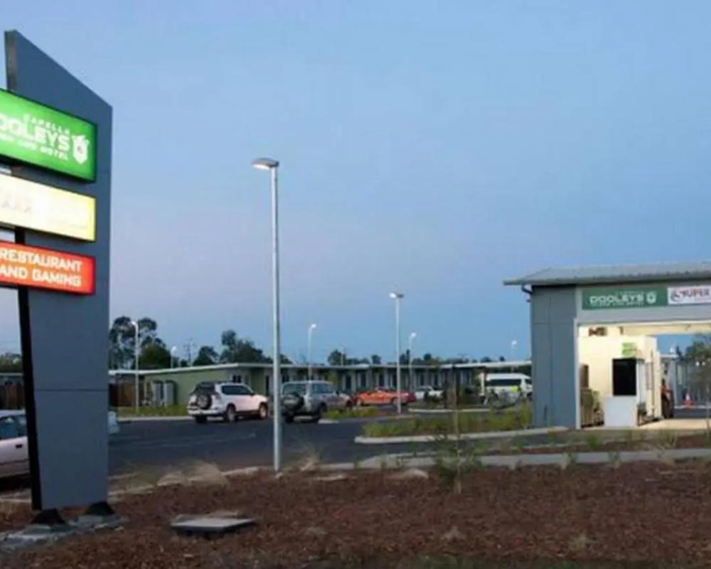 Dooleys Capella Tavern and Motel