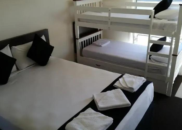 Dooleys Capella Tavern and Motel