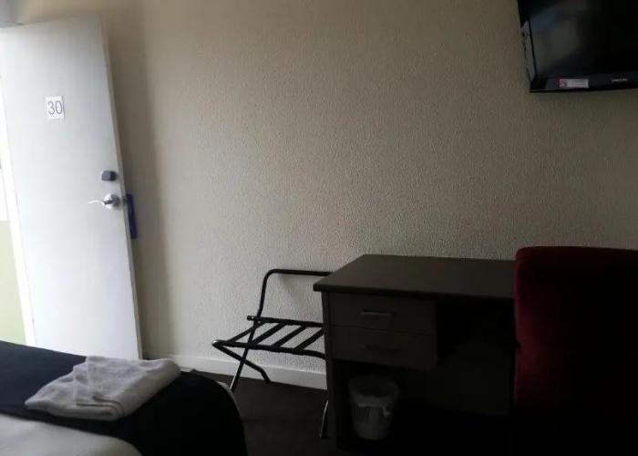 Dooleys Capella Tavern and Motel