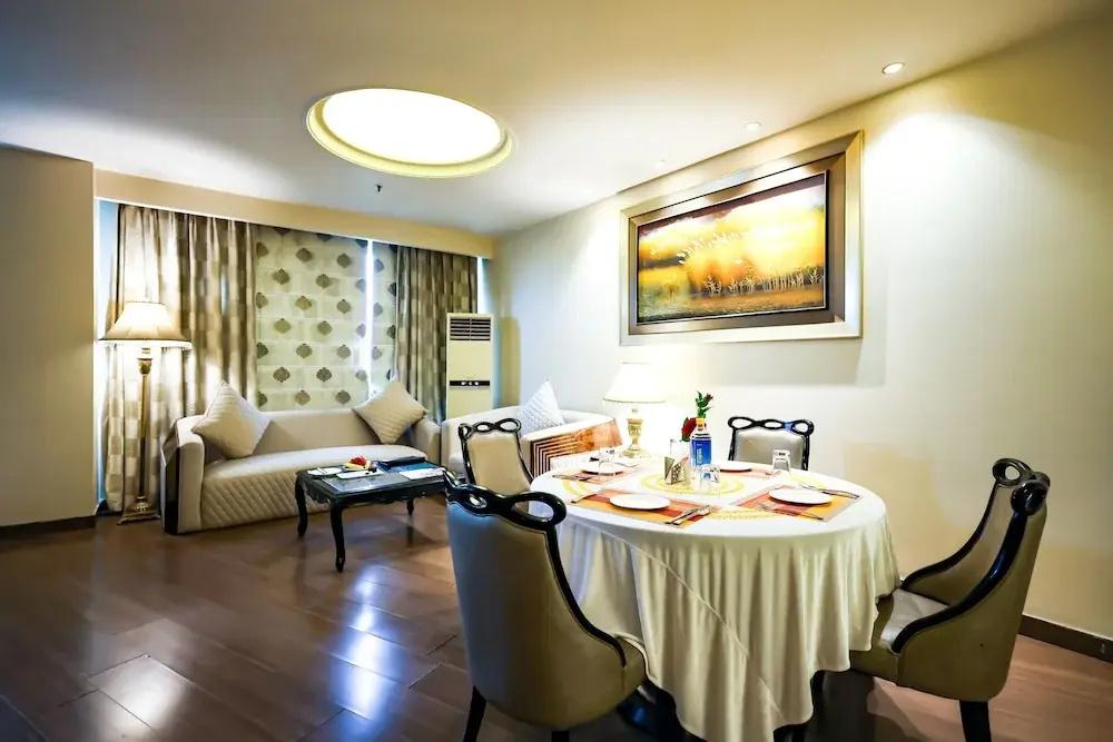 фото Godwin Meerut