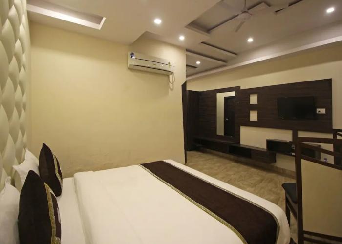 OYO 5183 Hotel Subhadra Residency