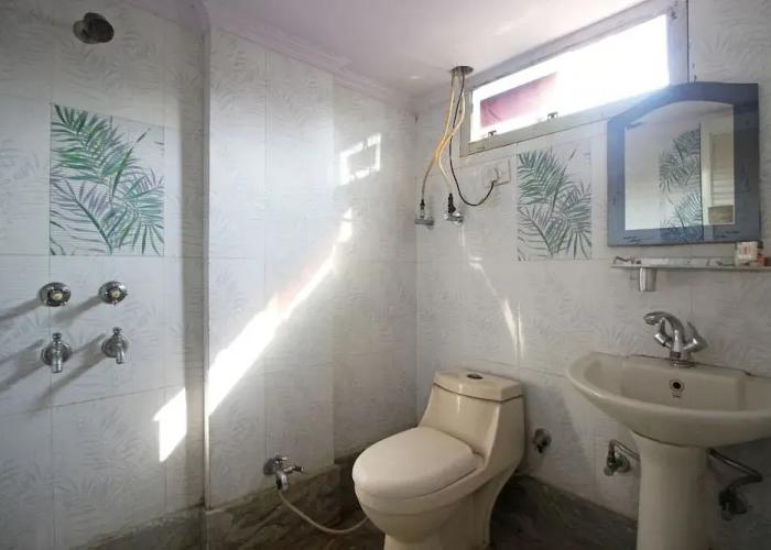 OYO 7147 Hotel Madhur Regency