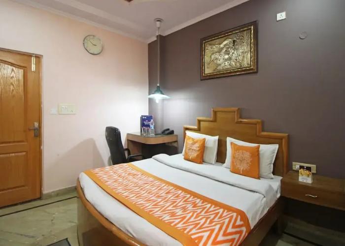 OYO 7147 Hotel Madhur Regency