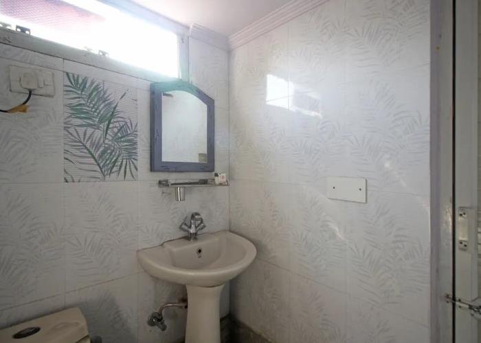 OYO 7147 Hotel Madhur Regency