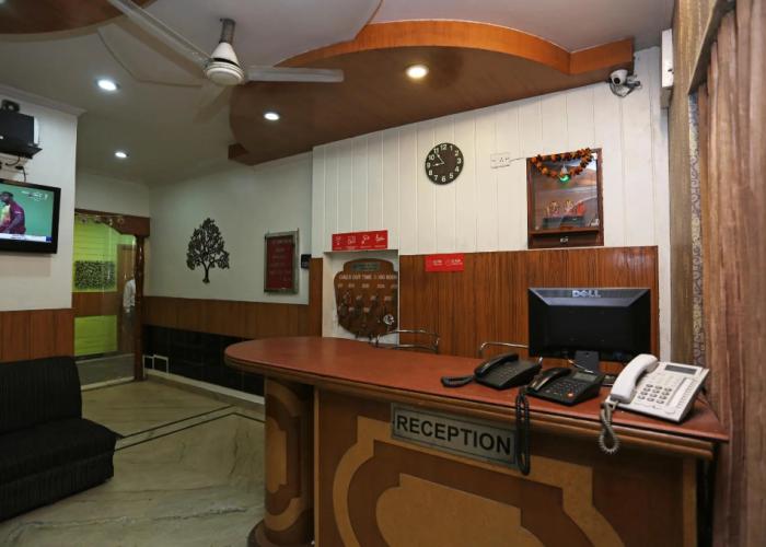 OYO 7147 Hotel Madhur Regency