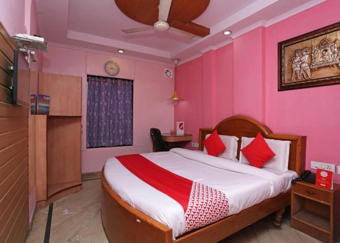 OYO 7147 Hotel Madhur Regency