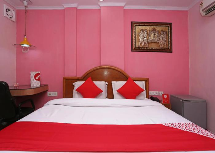 OYO 7147 Hotel Madhur Regency