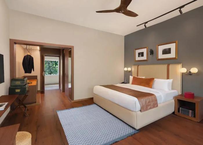 AM Hotel Kollection, Meerut