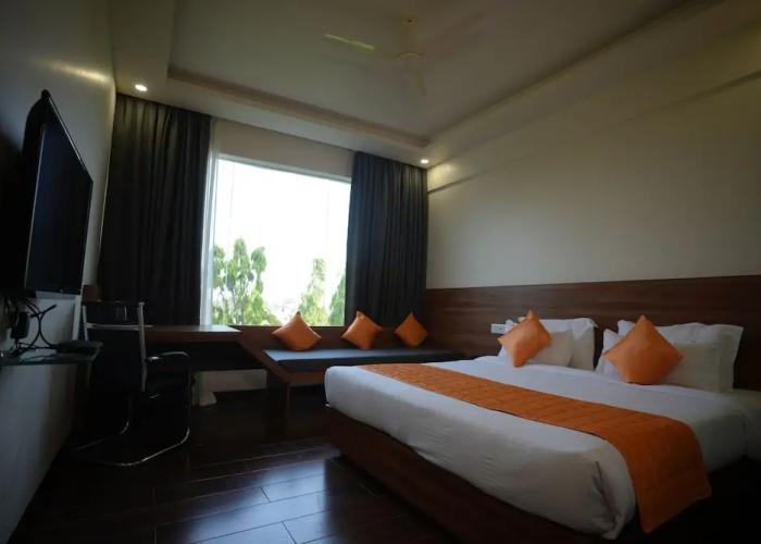 Hotel Makhan Vihar