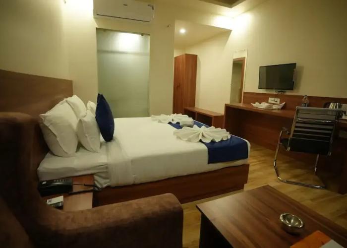 Hotel Makhan Vihar