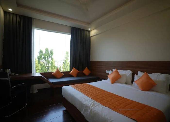 Hotel Makhan Vihar