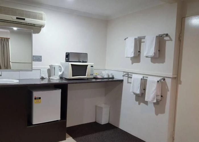 The Commercial Hotel Motel