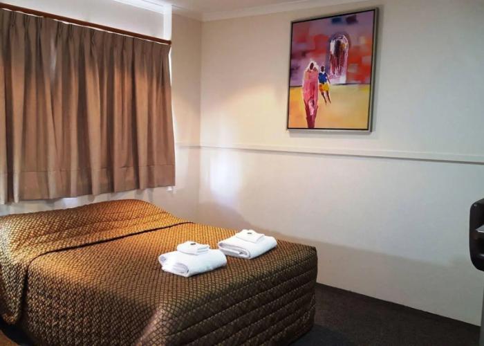 The Commercial Hotel Motel