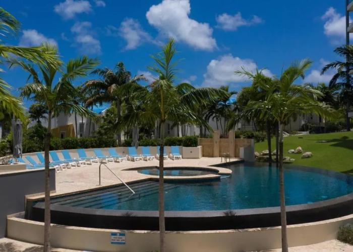 Garden View Condo in Maho