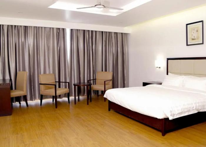 Triguna Clarks Inn