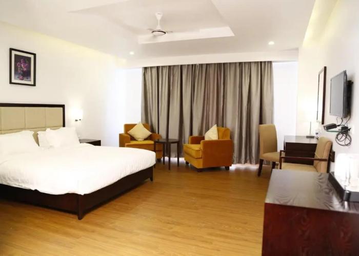 Triguna Clarks Inn