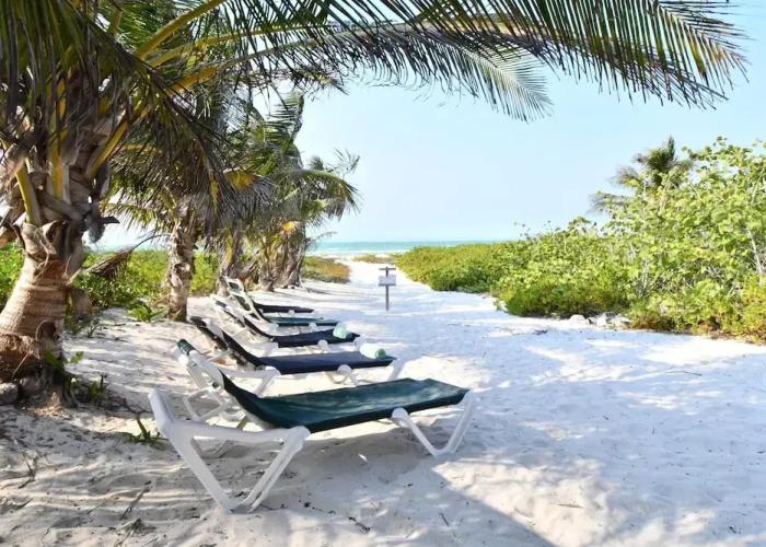 Arena y Mar Beachfront House, El Cuyo by The Spot Rentals