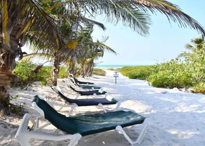 Arena y Mar Beachfront House, El Cuyo by The Spot Rentals
