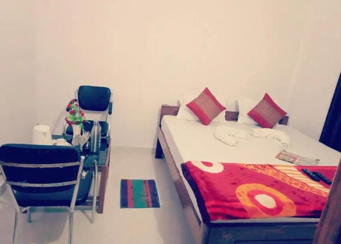 Hotel Anand Lok