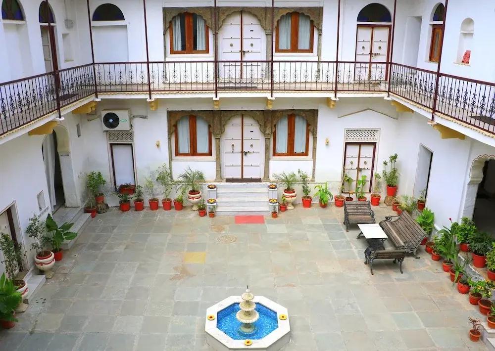 фото Dev Niwas