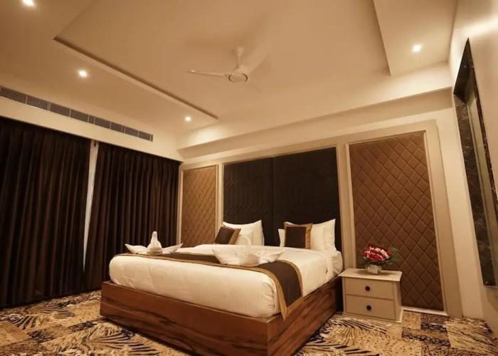 Classic Sapphire Ananta Bundi