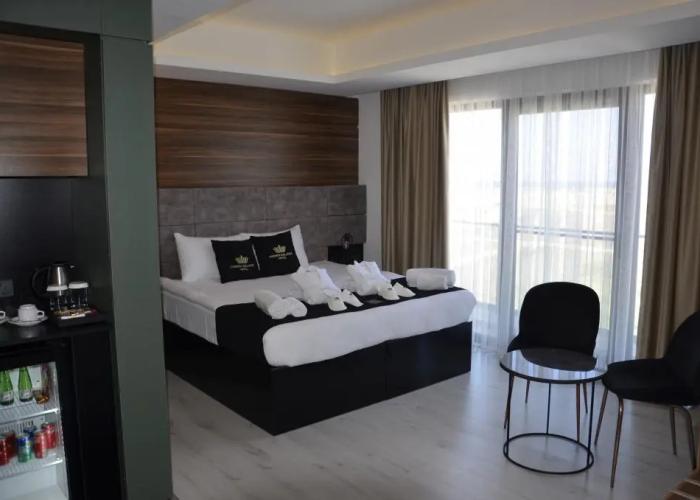 Crown Salamis Hotel