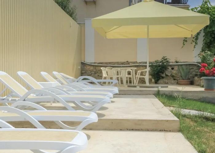 Arzy Guest House