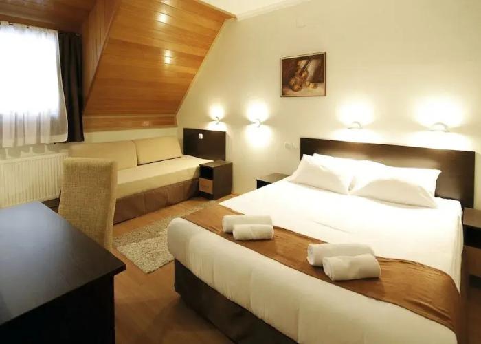 Hotel Junior