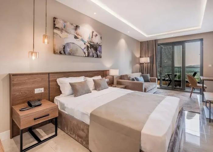 Montenegro Lodge