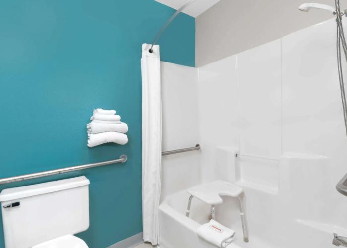 Super 8 by Wyndham Huron