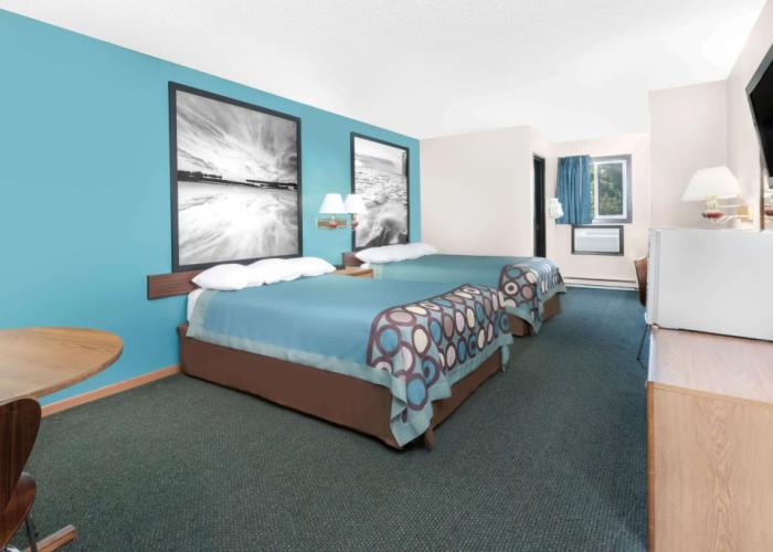 Super 8 by Wyndham Huron