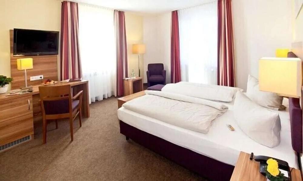 фото Hotel Strauss