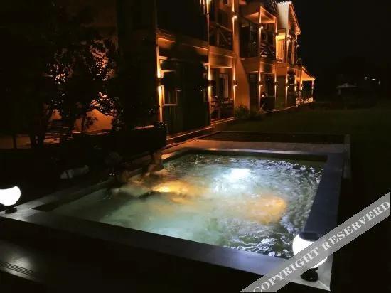 Puzhehei 72 Hou Star Lotus Hot Spring Hotel