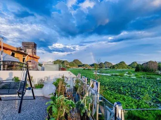 Yishuige Lake View Inn