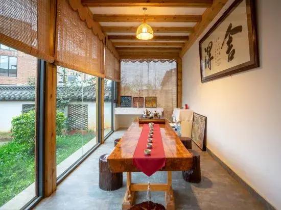Lishe Huayuan Inn