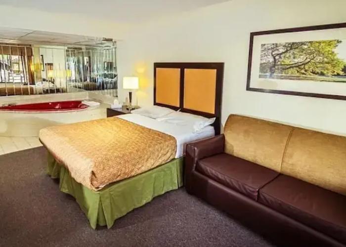 6032 Persepolis Inn