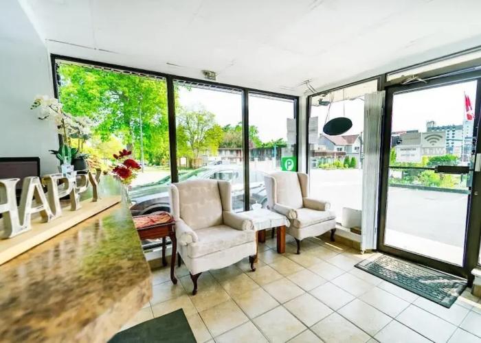 6032 Persepolis Inn