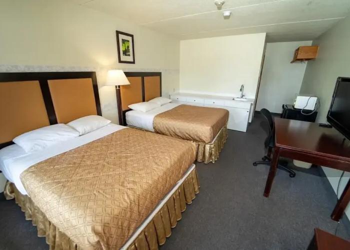 6032 Persepolis Inn