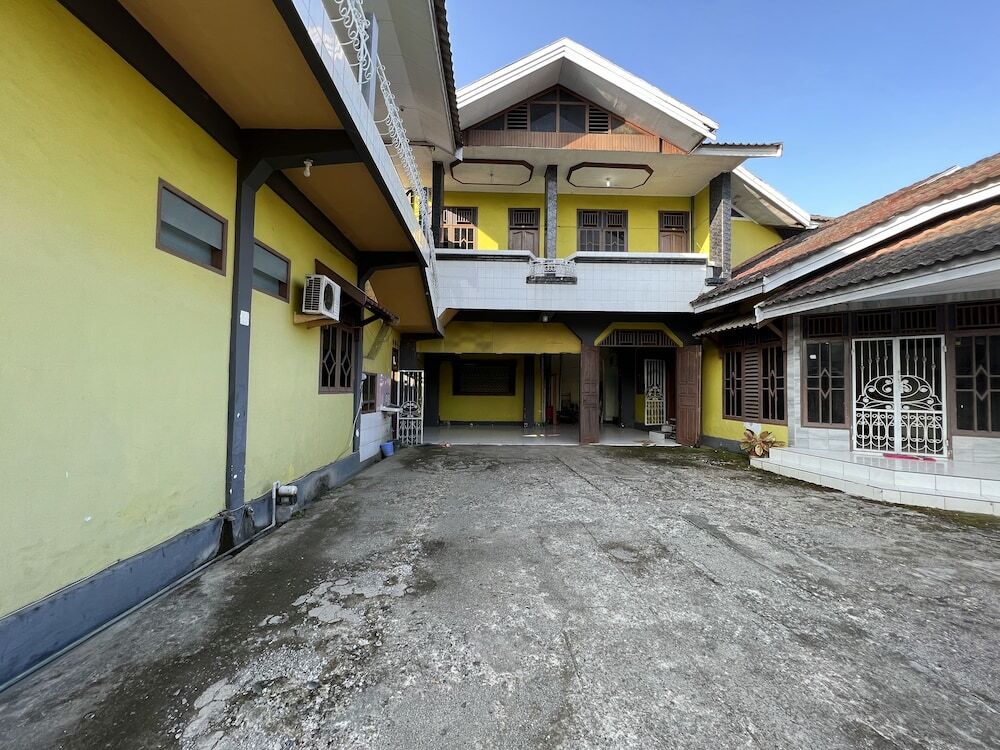 OYO 91900 Wisma Amrach