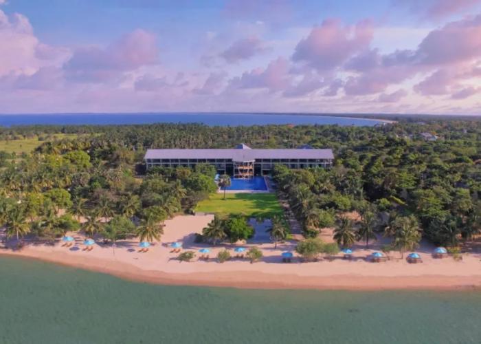 Breeze Pasikudah Resort Hotel